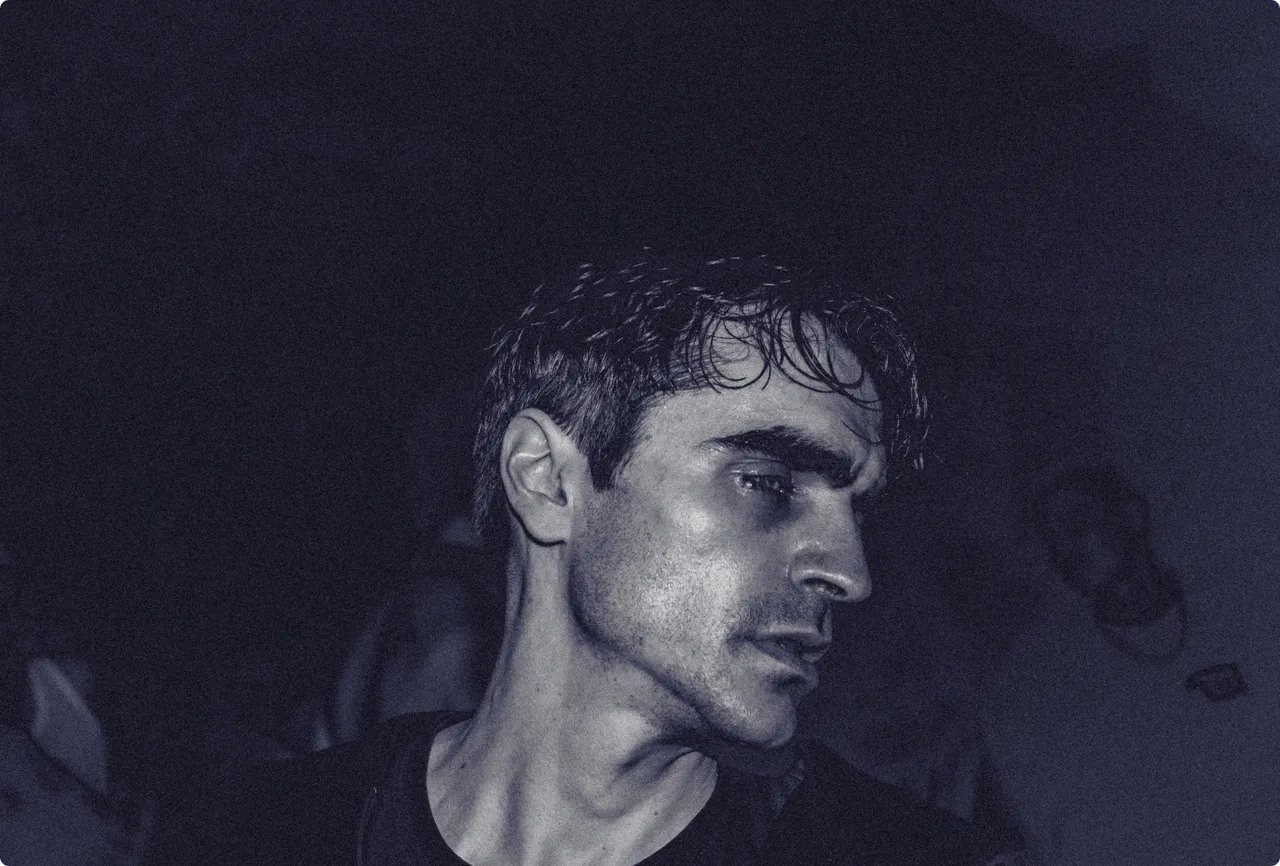 Profile portrait in the crowd at the Urban Spree gig