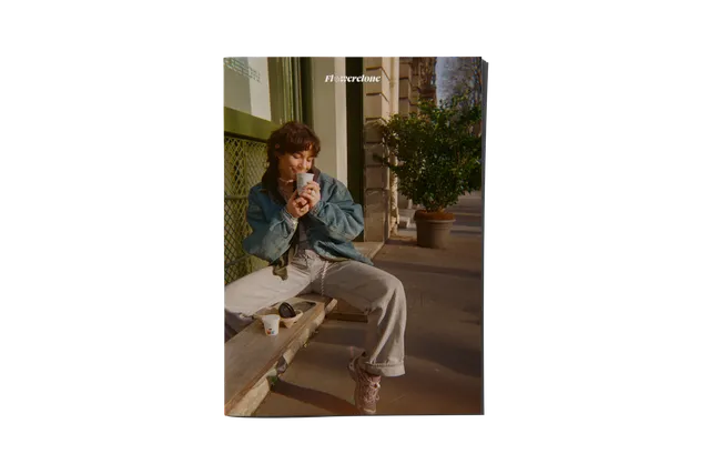 Flowerelone fanzine cover: a woman sitting on a bench, coffee in hand.